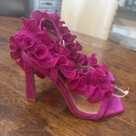 Gianni Bini Fuchsia Ruffle Heels - Picture 1 of 5